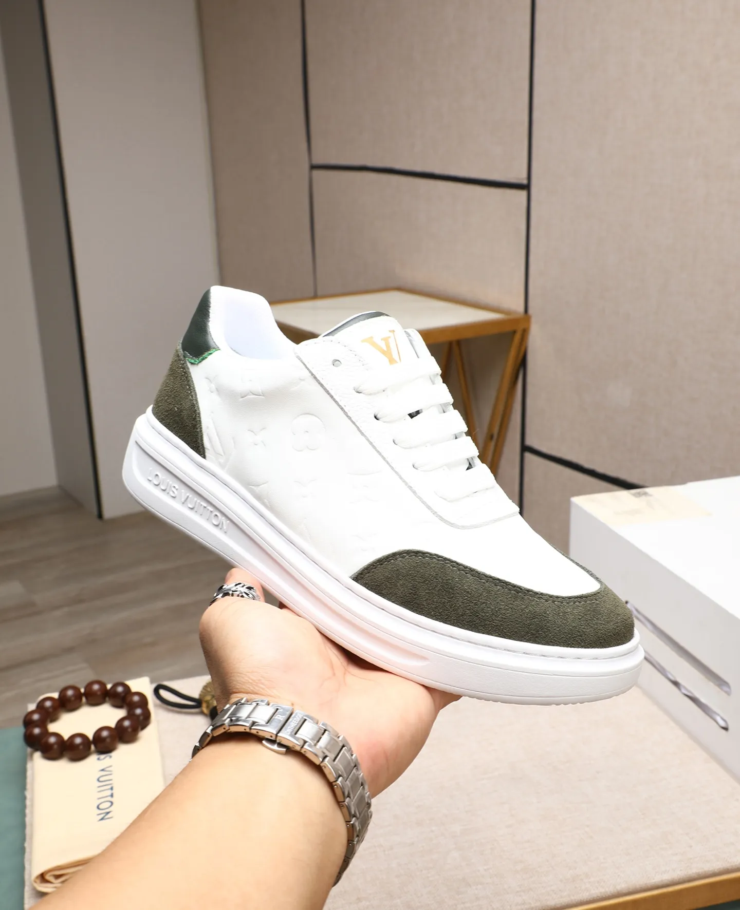Men's shoes 💰540 📛📛【LOUIS VUITTON】Louis Vuitton new product👟Milan fashion catwalk style🇰🇾🇰🇾LV family logo, celebrity style, a must-have for fashionistas⚠️Classic presbyopia flower➕Water-dyed cow lining➕Special outsole👞Number 38-44 (45 46 custom-made)